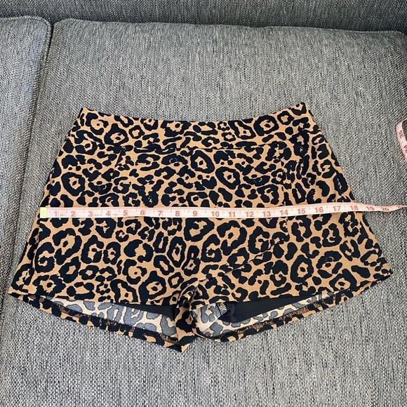 Leopard Black and Tan skirt skort shorts Guess size 4 - Picture 10 of 11